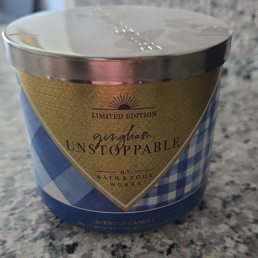 Bath & Body Works Gingham Unstoppable Scented Candle RARE